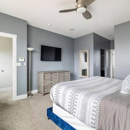 4 Bedroom 3 Bath Sleeps 10 Pet Friendly Private Backyard, 2 Car Garage, City Views, Close To All Stadiums And Casino Pittsburgh Extérieur photo