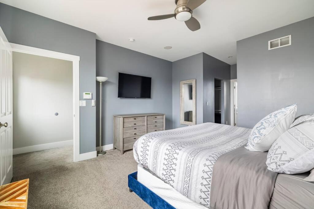 4 Bedroom 3 Bath Sleeps 10 Pet Friendly Private Backyard, 2 Car Garage, City Views, Close To All Stadiums And Casino Pittsburgh Extérieur photo