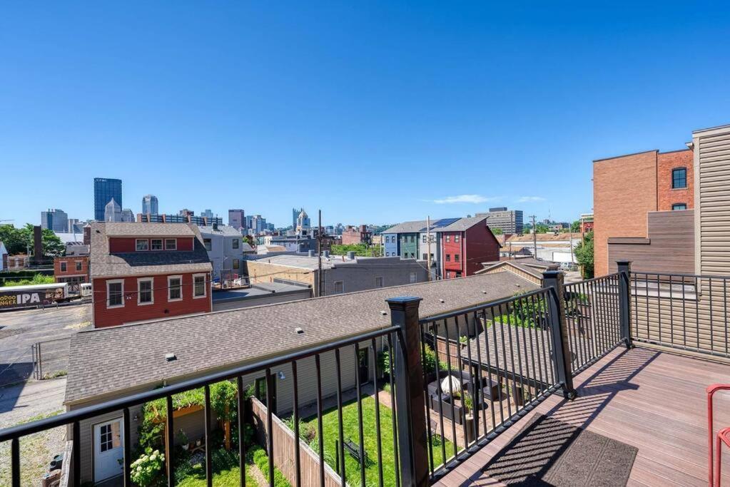 4 Bedroom 3 Bath Sleeps 10 Pet Friendly Private Backyard, 2 Car Garage, City Views, Close To All Stadiums And Casino Pittsburgh Extérieur photo