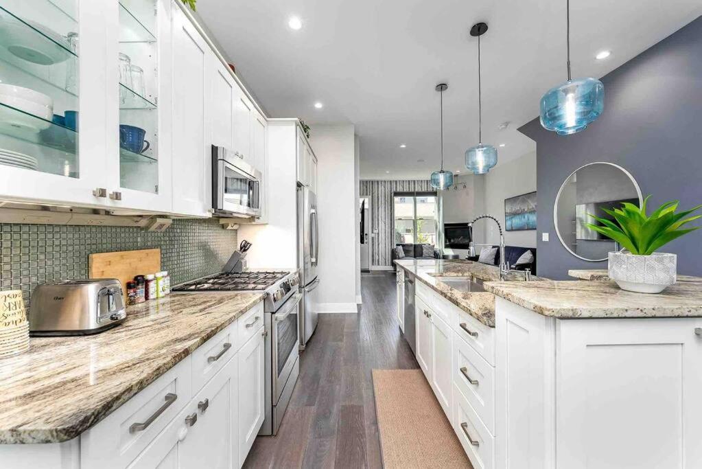 4 Bedroom 3 Bath Sleeps 10 Pet Friendly Private Backyard, 2 Car Garage, City Views, Close To All Stadiums And Casino Pittsburgh Extérieur photo