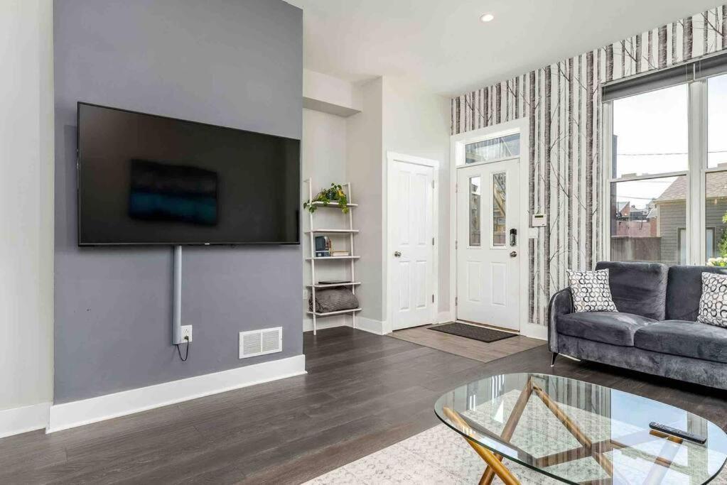 4 Bedroom 3 Bath Sleeps 10 Pet Friendly Private Backyard, 2 Car Garage, City Views, Close To All Stadiums And Casino Pittsburgh Extérieur photo