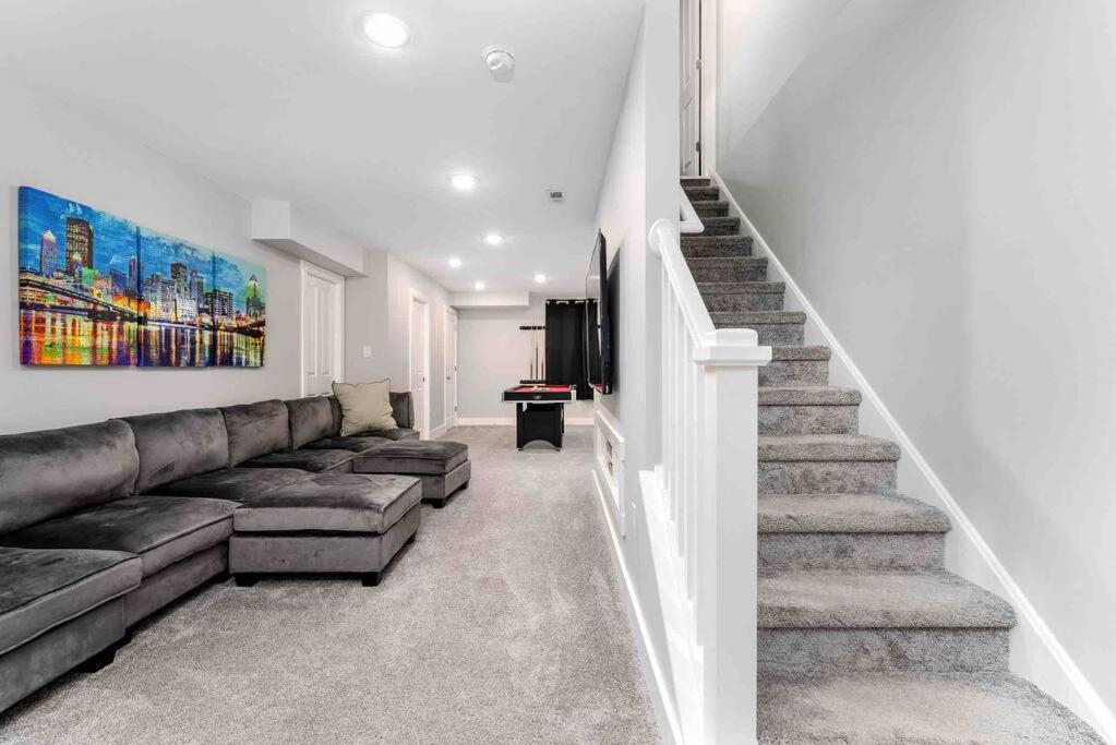 4 Bedroom 3 Bath Sleeps 10 Pet Friendly Private Backyard, 2 Car Garage, City Views, Close To All Stadiums And Casino Pittsburgh Extérieur photo