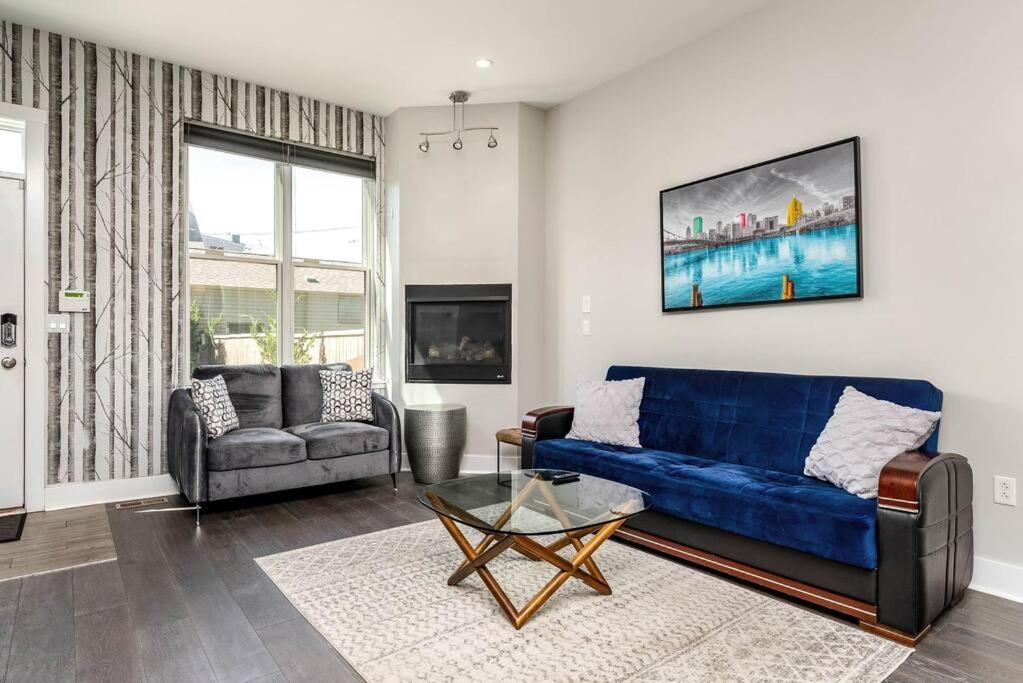 4 Bedroom 3 Bath Sleeps 10 Pet Friendly Private Backyard, 2 Car Garage, City Views, Close To All Stadiums And Casino Pittsburgh Extérieur photo