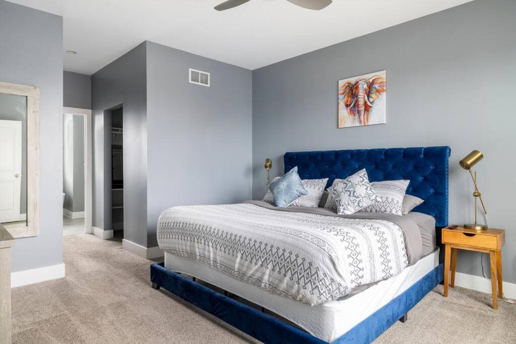 4 Bedroom 3 Bath Sleeps 10 Pet Friendly Private Backyard, 2 Car Garage, City Views, Close To All Stadiums And Casino Pittsburgh Extérieur photo