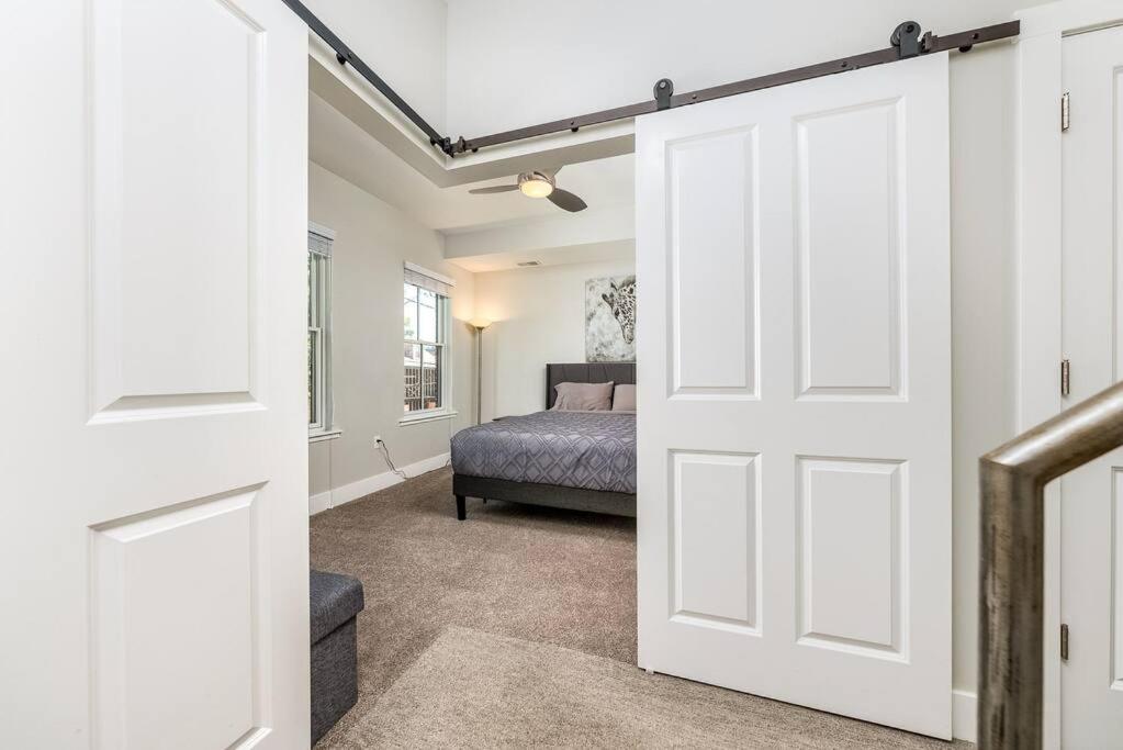 4 Bedroom 3 Bath Sleeps 10 Pet Friendly Private Backyard, 2 Car Garage, City Views, Close To All Stadiums And Casino Pittsburgh Extérieur photo