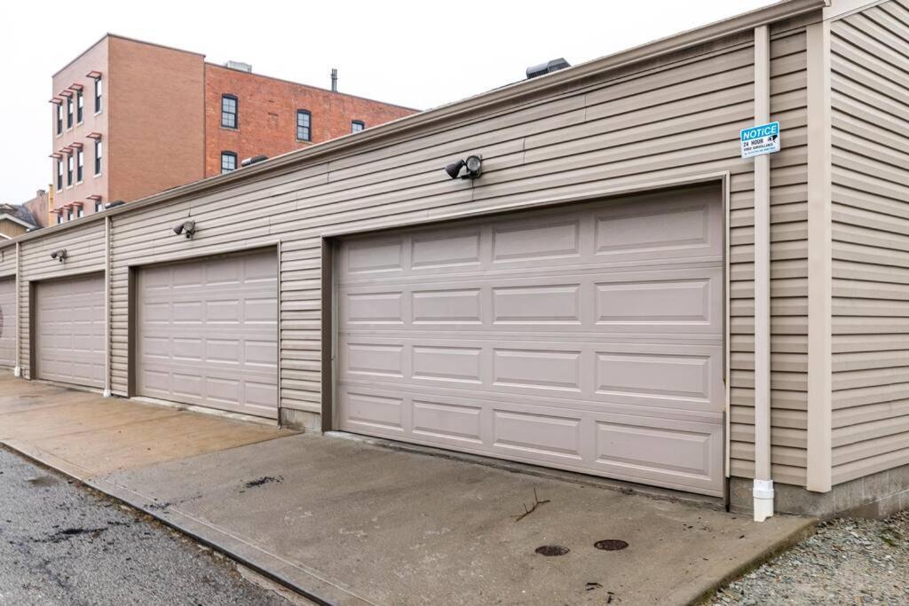 4 Bedroom 3 Bath Sleeps 10 Pet Friendly Private Backyard, 2 Car Garage, City Views, Close To All Stadiums And Casino Pittsburgh Extérieur photo