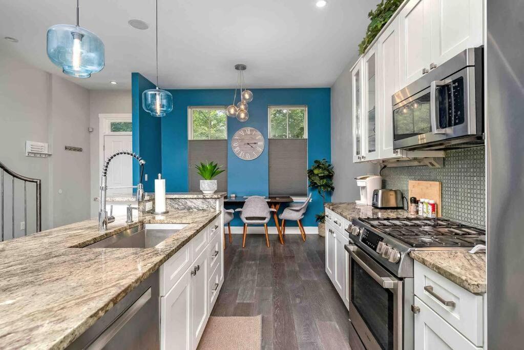 4 Bedroom 3 Bath Sleeps 10 Pet Friendly Private Backyard, 2 Car Garage, City Views, Close To All Stadiums And Casino Pittsburgh Extérieur photo