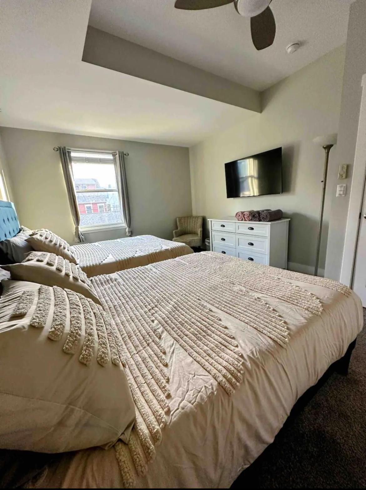 4 Bedroom 3 Bath Sleeps 10 Pet Friendly Private Backyard, 2 Car Garage, City Views, Close To All Stadiums And Casino Pittsburgh Extérieur photo